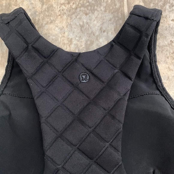 NWT Lululemon Diamond Grid swim top cups C/D black size 4 - Picture 5 of 11